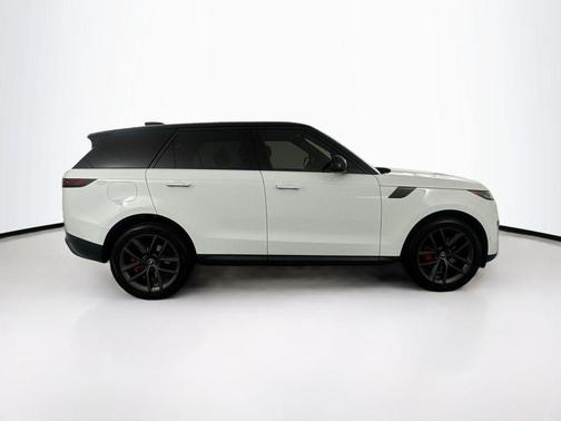 Fuji White 2024 Land Rover Range Rover Sport SE