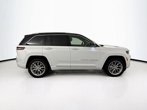 2023 Jeep Grand Cherokee Summit