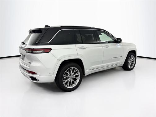 2023 Jeep Grand Cherokee Summit