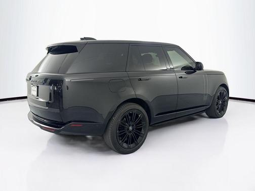 2025 Land Rover Range Rover P400 SE