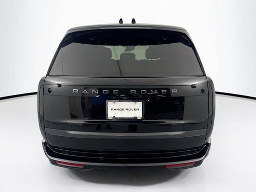 2025 Land Rover Range Rover P400 SE