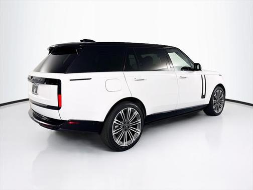 2025 Land Rover Range Rover P530 SE 7 Seat