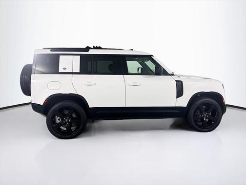 2023 Land Rover Defender 110 SE