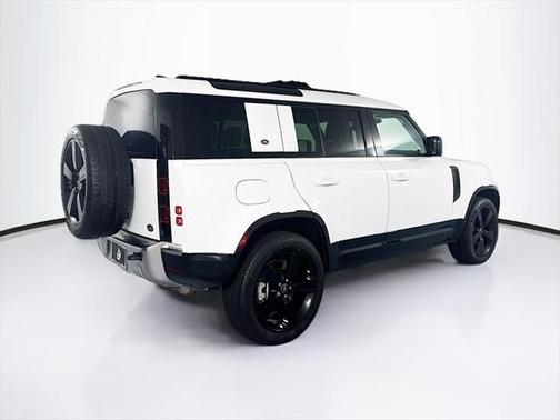 2023 Land Rover Defender 110 SE