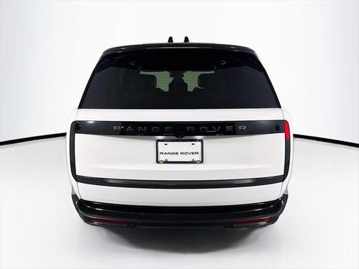 2025 Land Rover Range Rover P400 SE 7 Seat