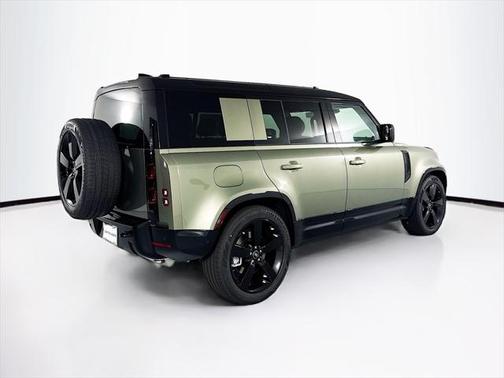 2025 Land Rover Defender 110 P400 X-Dynamic SE