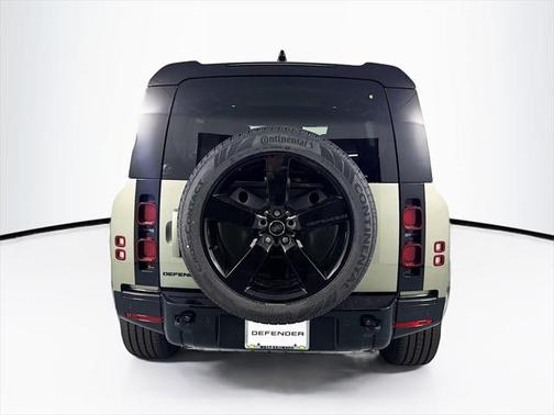 2025 Land Rover Defender 110 P400 X-Dynamic SE