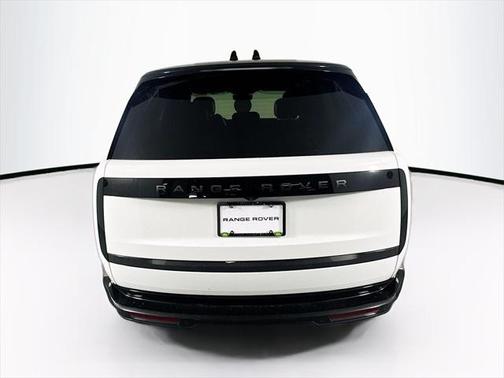 2025 Land Rover Range Rover P550e SE