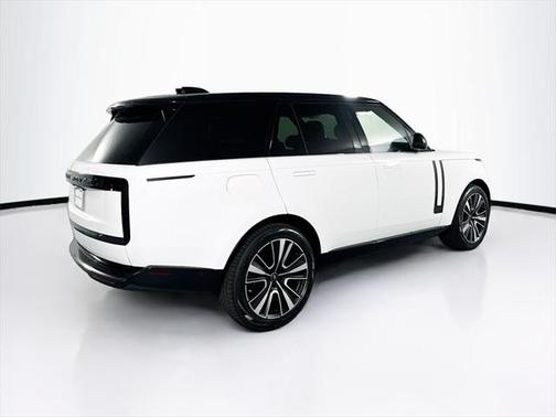2025 Land Rover Range Rover P550e SE