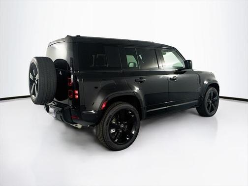 2025 Land Rover Defender 110 P400 X-Dynamic SE