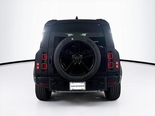 2025 Land Rover Defender 110 P400 X-Dynamic SE