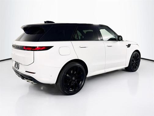 2025 Land Rover Range Rover Sport SE
