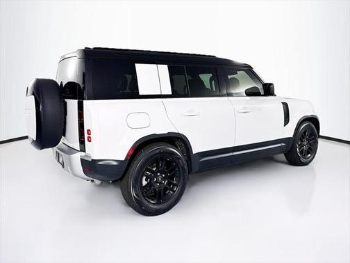 2025 Land Rover Defender 110 P400 S