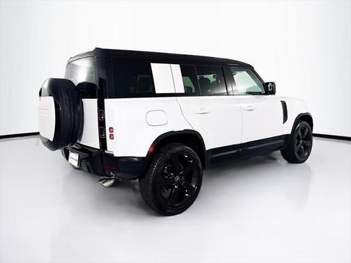 2025 Land Rover Defender 110 V8