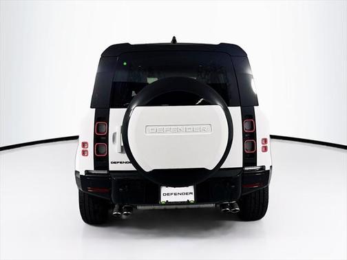 2025 Land Rover Defender 110 V8