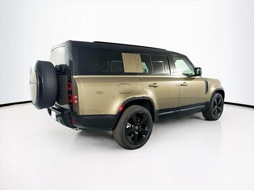 2025 Land Rover Defender 130 P400 X-Dynamic SE