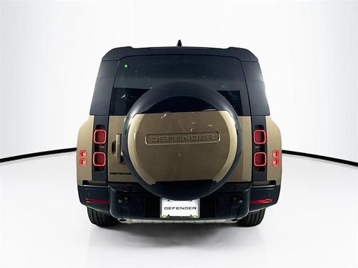 2025 Land Rover Defender 130 P400 X-Dynamic SE
