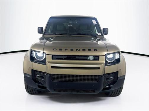 2025 Land Rover Defender 130 P400 X-Dynamic SE