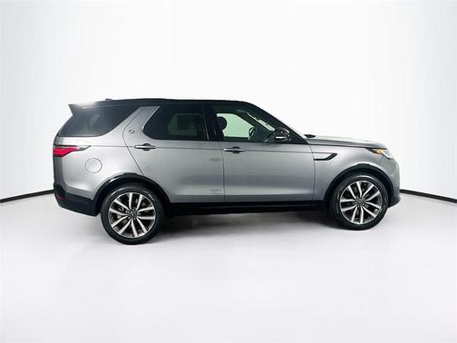 2025 Land Rover Discovery P360 Dynamic SE