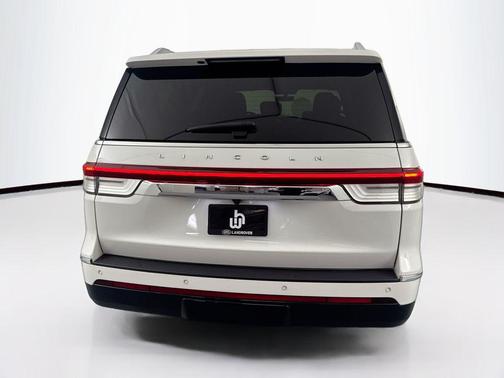 PRISTINE WHITE METALLIC 3C 2024 Lincoln Navigator Reserve