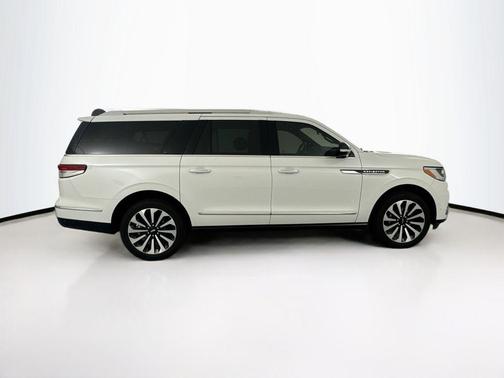 PRISTINE WHITE METALLIC 3C 2024 Lincoln Navigator Reserve