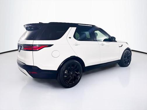 2025 Land Rover Discovery P360 Dynamic SE