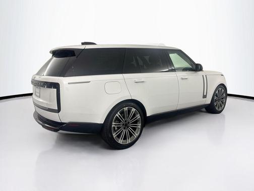 Ostuni Pearl Wht Prem Met 2026 Land Rover Range Rover P400 SE 7 Seat