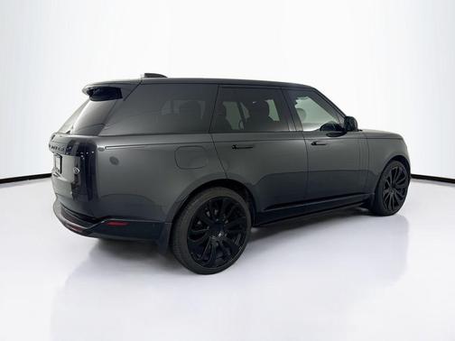 Carpathian Grey Premium Metallic 2023 Land Rover Range Rover P530 SE