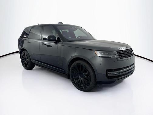 Carpathian Grey Premium Metallic 2023 Land Rover Range Rover P530 SE