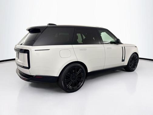 Ostuni Pearl Wht Prem Met 2026 Land Rover Range Rover P530 Autobiography