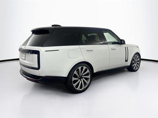 2026 Land Rover Range Rover P530 SE