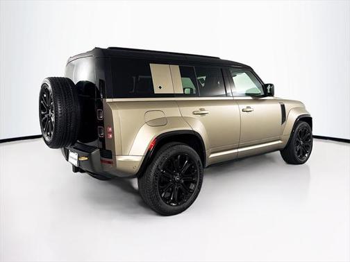 2025 Land Rover Defender 110 V8