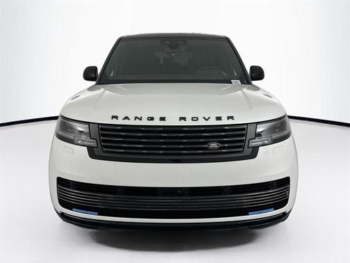 2026 Land Rover Range Rover P615 SV