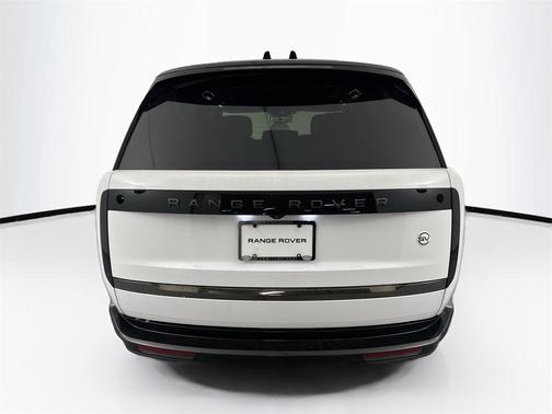 2026 Land Rover Range Rover P615 SV