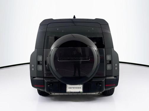 2026 Land Rover Defender P400 X-Dynamic SE