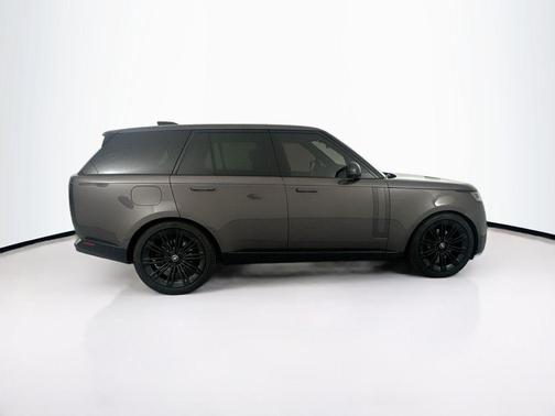 Charente Grey Premium Metallic 2025 Land Rover Range Rover P400 SE