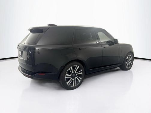 2023 Land Rover Range Rover P530 SE