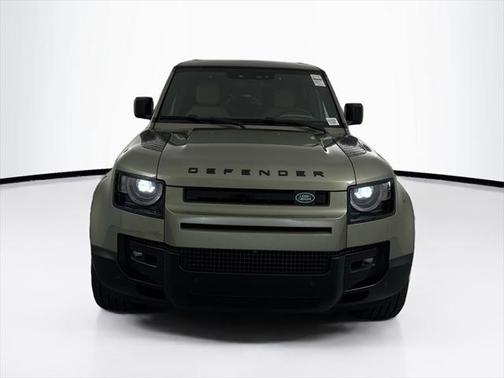 2025 Land Rover Defender 130 P400 X-Dynamic SE