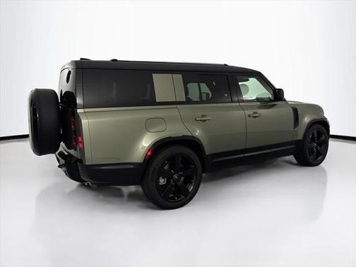 2025 Land Rover Defender 130 P400 X-Dynamic SE