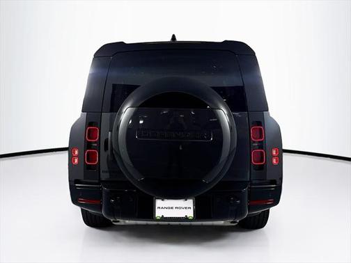 2025 Land Rover Defender 130 P400 X-Dynamic SE