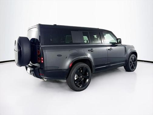2025 Land Rover Defender 130 P400 X-Dynamic SE