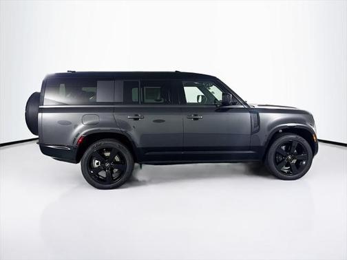 2025 Land Rover Defender 130 P400 X-Dynamic SE