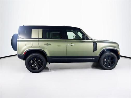 2025 Land Rover Defender 110 P300