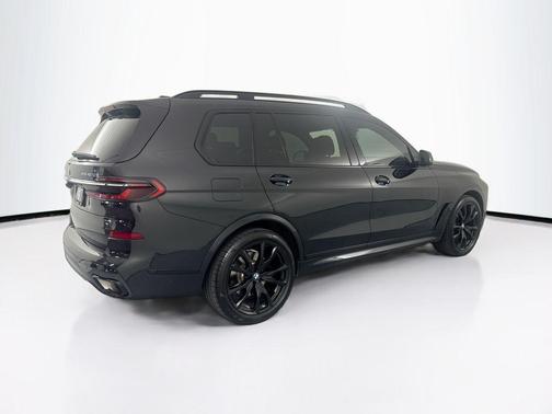 Black Sapphire Metallic 2023 BMW X7 xDrive40i