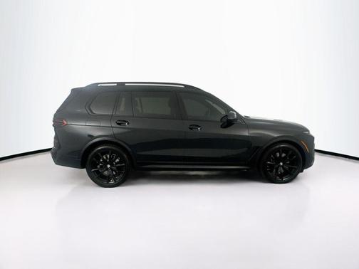 Black Sapphire Metallic 2023 BMW X7 xDrive40i