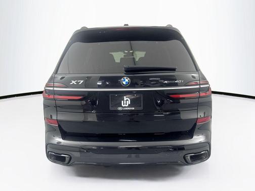 Black Sapphire Metallic 2023 BMW X7 xDrive40i
