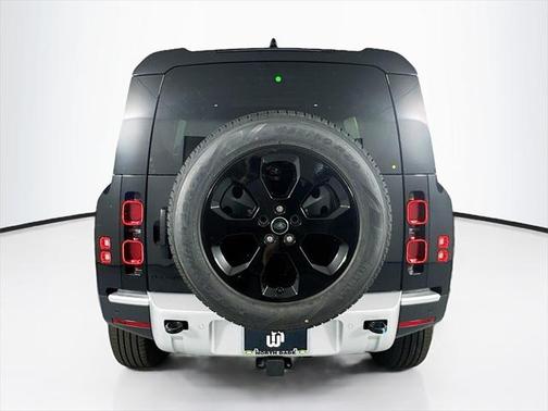 2025 Land Rover Defender 110 P400 S