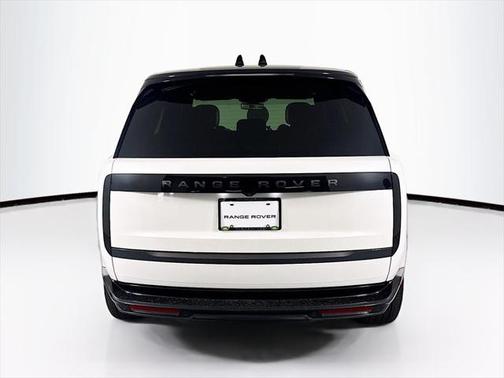 2025 Land Rover Range Rover P530 SE