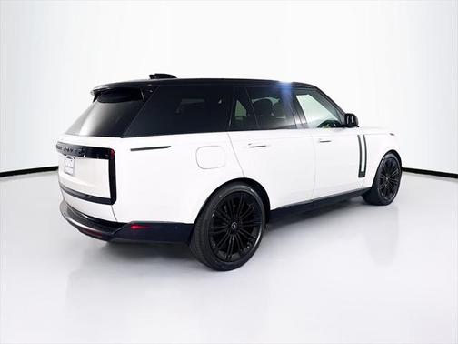 2025 Land Rover Range Rover P530 SE