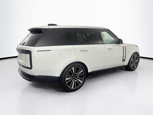 2025 Land Rover Range Rover P550e SE